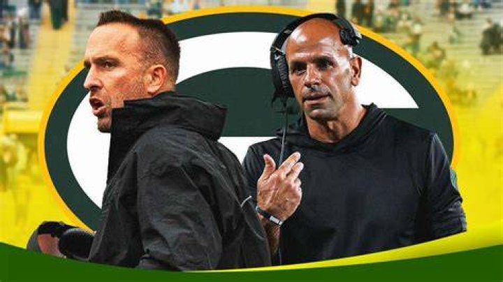 Twitter Roasts Packers DC Joe Barry For Sticking by Week 1 Plan