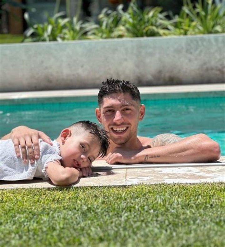 Valverde with his son 🥰 Fotos de f&uacute;tbol, Sesion de fotos bebes, F&uacute;tbol