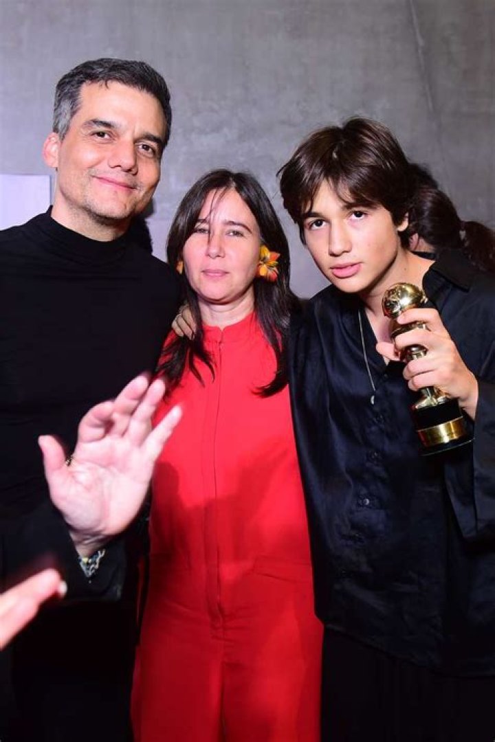 Wagner Moura posa com filho mais velho em clique rar&iacute;ssimo e semelhan&ccedil;a