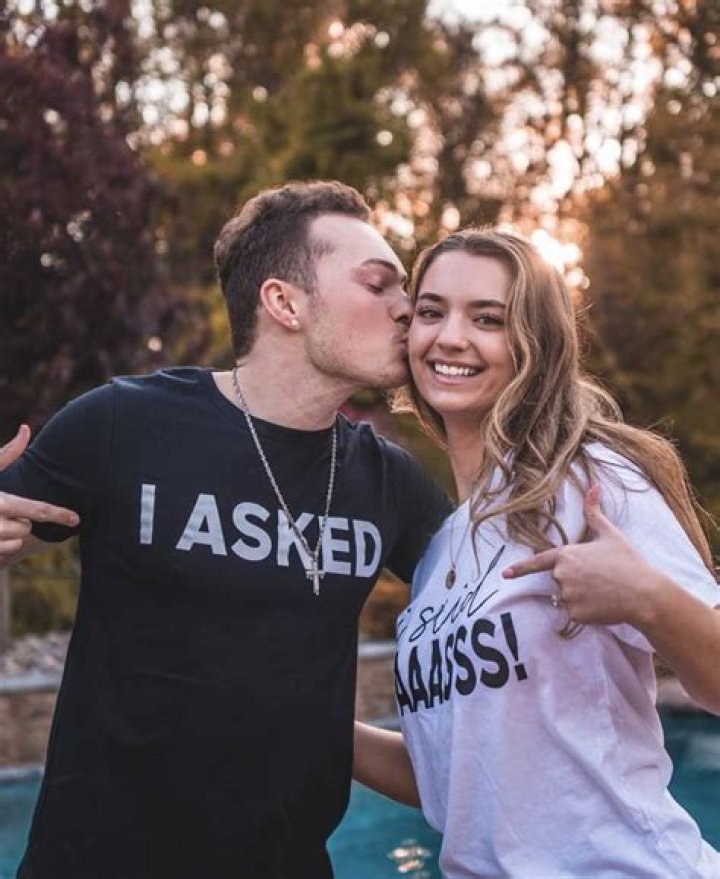 Where is Lizzy Wurst today? Bio Net Worth, Body, Pregnant, Parents