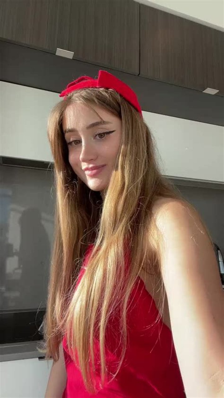 Who Is Bronwin Aurora? TikTok Viral Video, Biography, Wiki