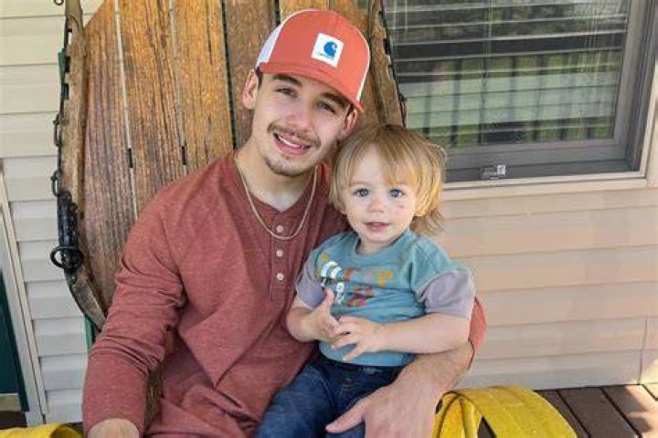 Who is Noah Thompson's Girlfriend Angel Dixon?