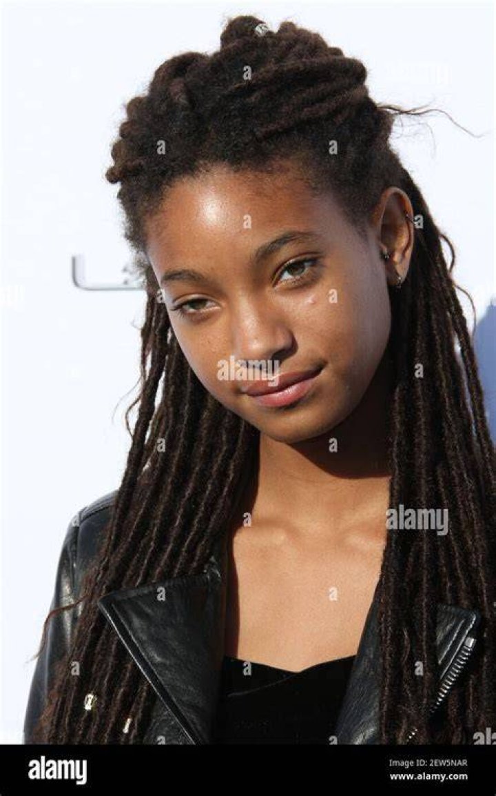 Willow Smith EMA Awards 2017 in Los Angeles &bull; CelebMafia