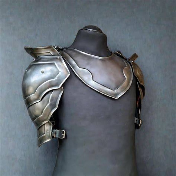 With shoulder armor, high res detail + knives Legolas, The hobbit