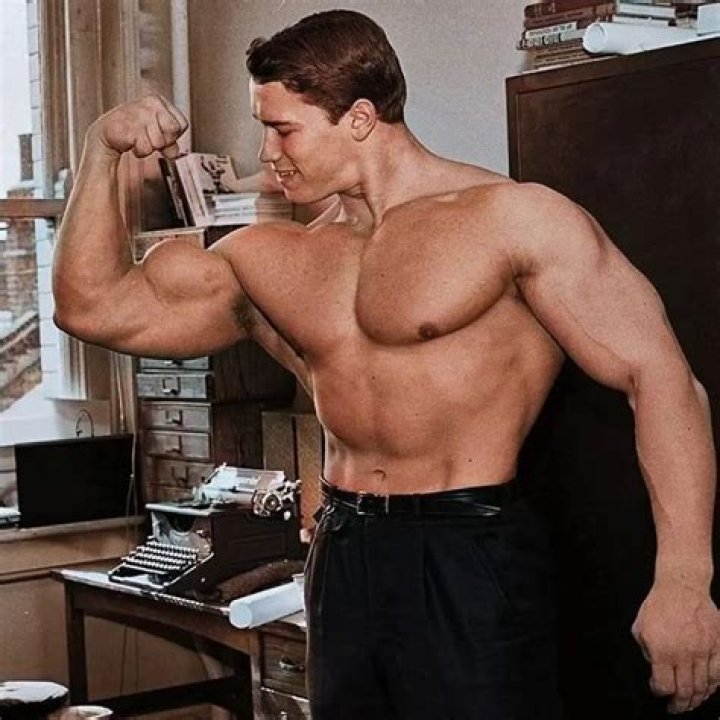 Young Arnold Schwarzenegger (100 pics)